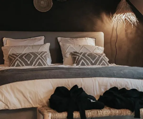 בית הארחה Pause Cachee 4*